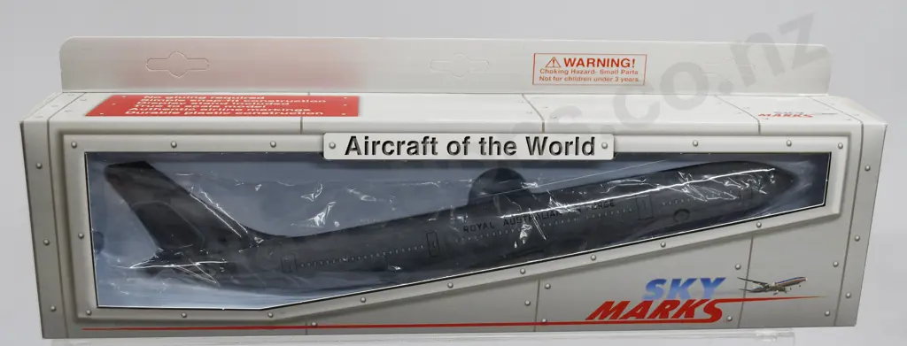 BOXED MODEL AIRPLANE SKY MARKS, AUSTRALIAN AIR FORCE A330-200 Image 1++