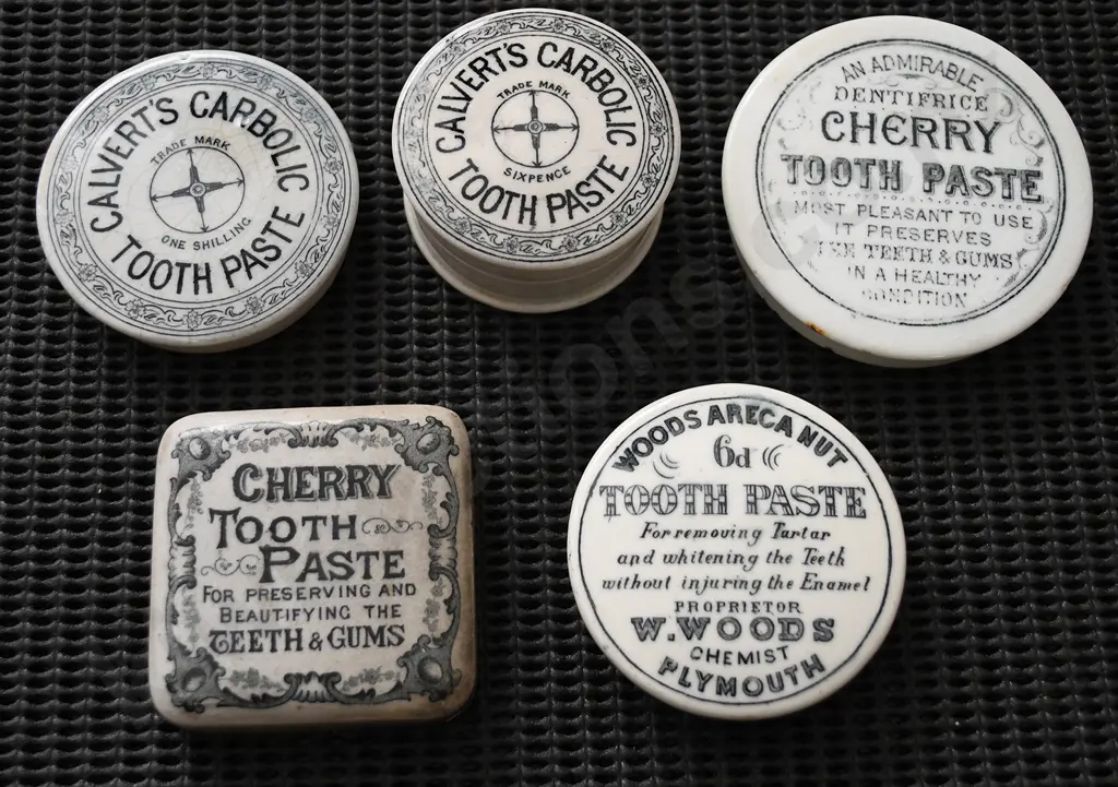 ASSORTED ENGLISH POT LIDS Image 1++