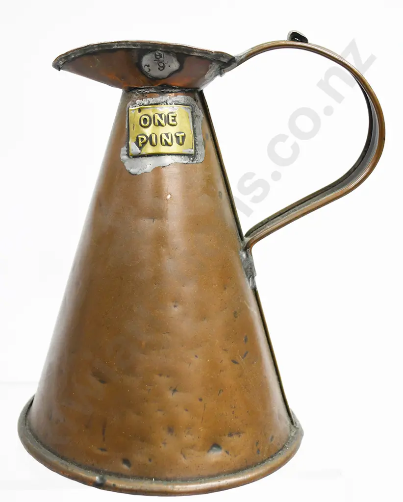 COPPER WEIGHTS AND MEASURES JUG, ONE PINT Image 1++