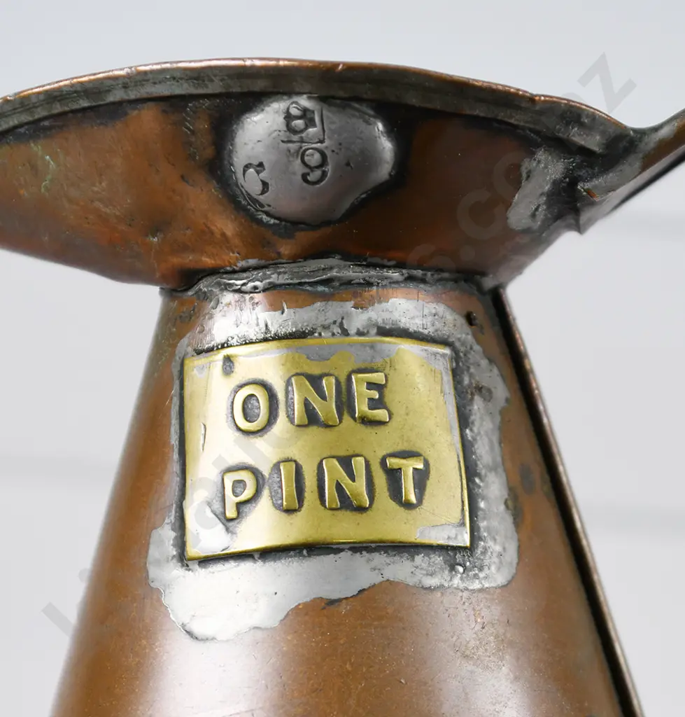 COPPER WEIGHTS AND MEASURES JUG, ONE PINT Image 1++