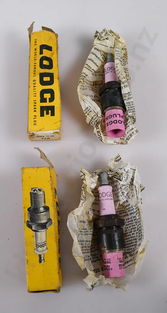 LODGE, 1920's-1950's BRANDED SPARK PLUGS Image 1++