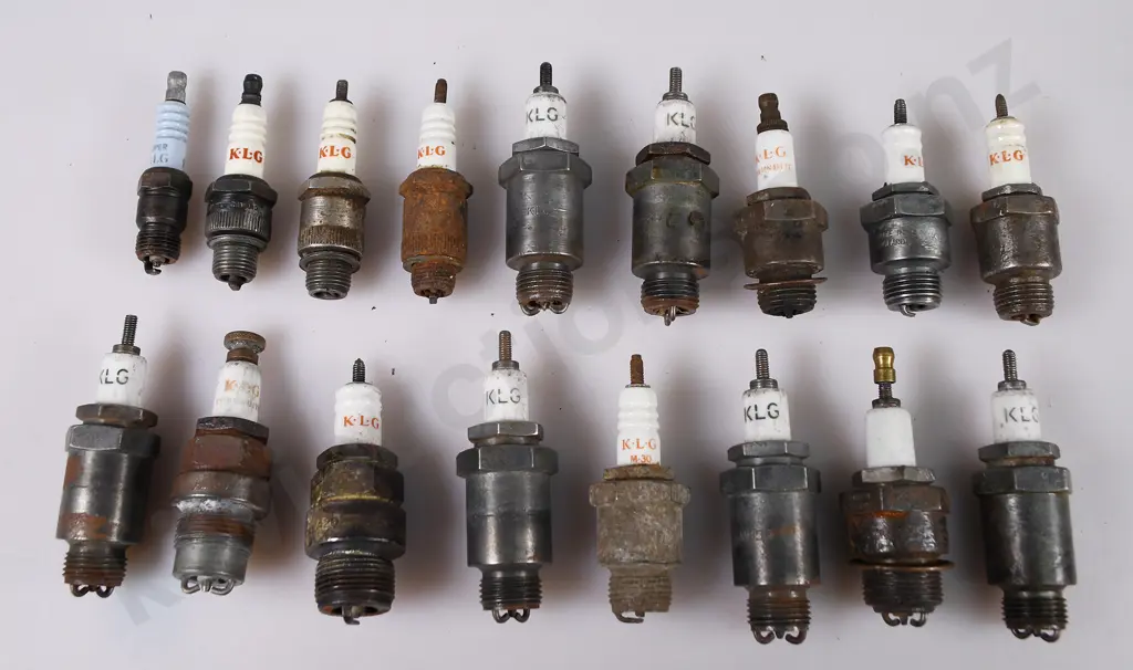 KLG BRANDED SPARK PLUGS 1930's -1970 Image 1++