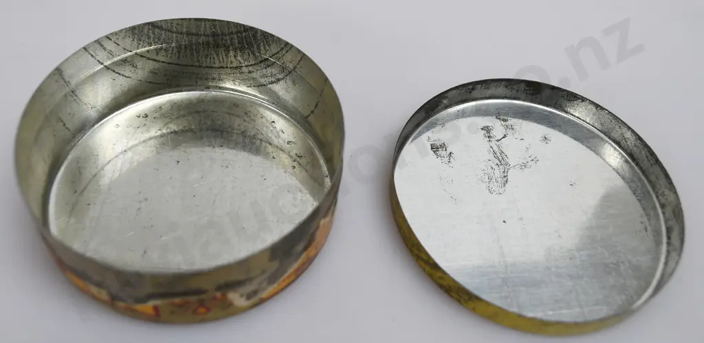 RIVERHEAD GOLD TOBACCO TIN Image 1++