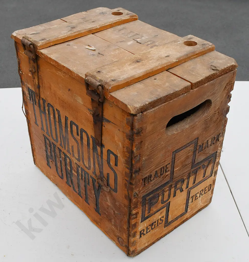 THOMSONS PURITY SODA SYPHON CRATE AND SYPHONS Image 1++