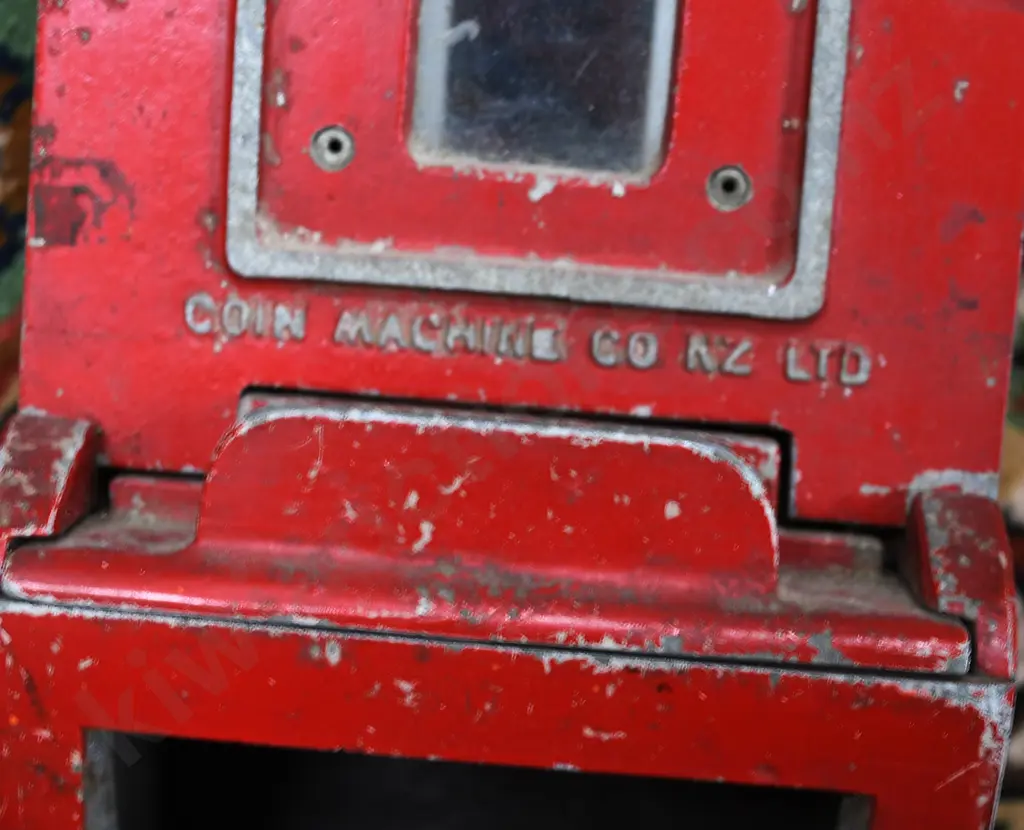 NZ MADE CIGARETTE DISPENSER Image 1++