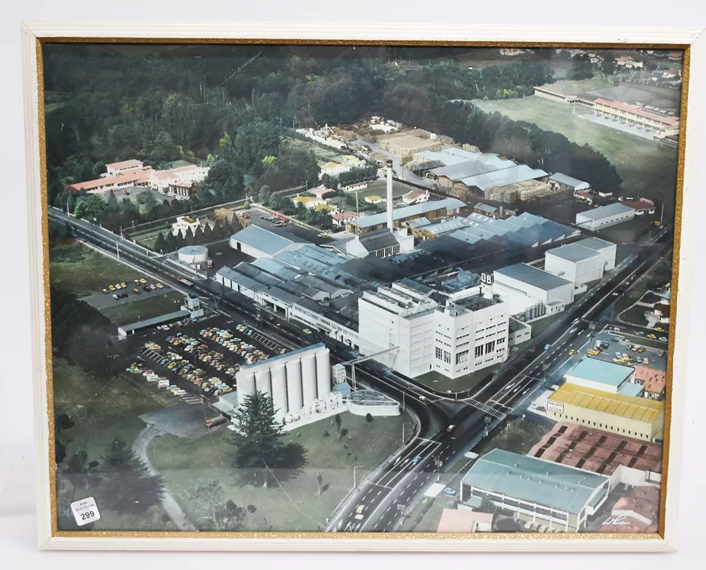 DOMINION BREWERIES AUCKLAND FRAMED COLOUR PHOTOGRAPH - WHITES Image 1++