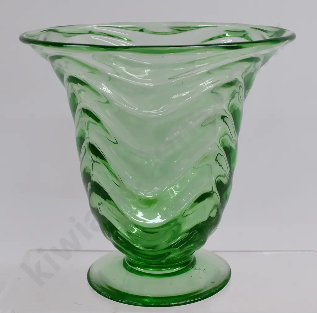 URANIUM WEBB CRYSTAL VASE Image 1++