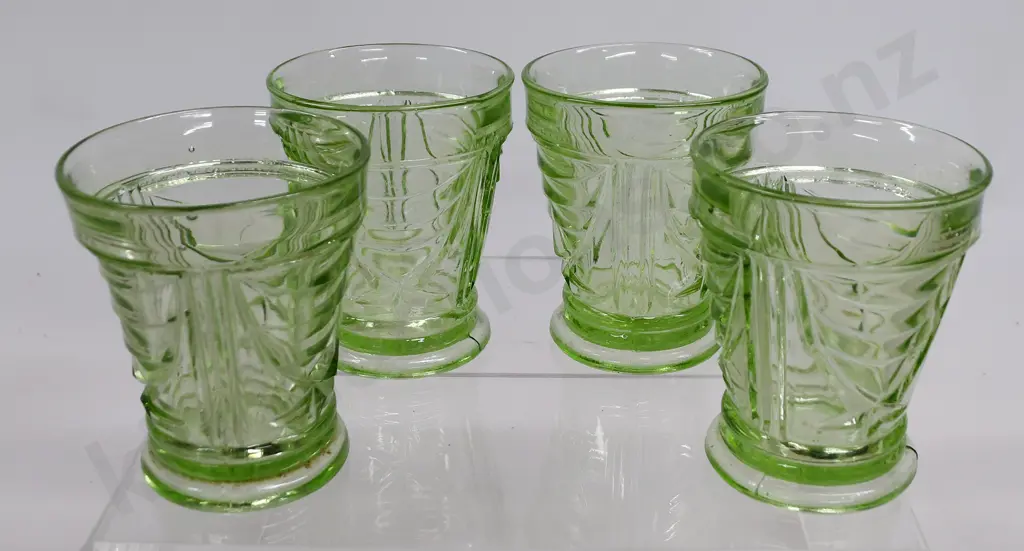 DEPRESSION GLASS JUG & MATCHING GLASSES Image 1++