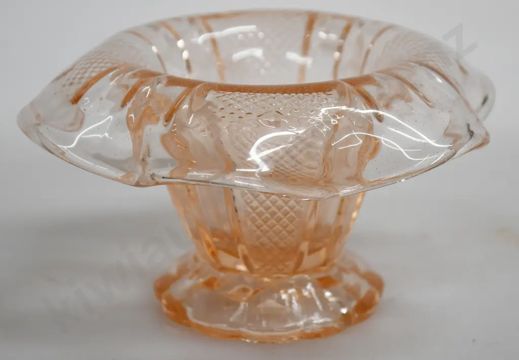 GROUP OF APRICOT DEPRESSION GLASS WARES Image 1++