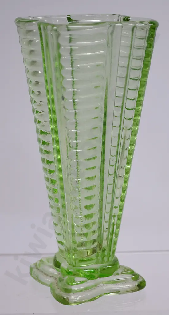 GROUP OF GREEN DEPRESSION GLASS WARES Image 1++