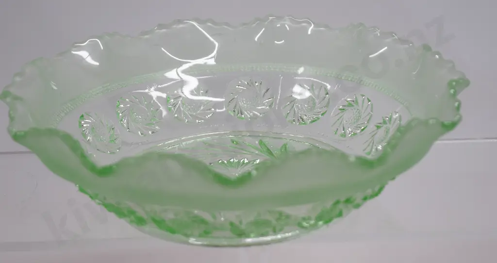 GROUP OF GREEN DEPRESSION GLASS WARES Image 1++