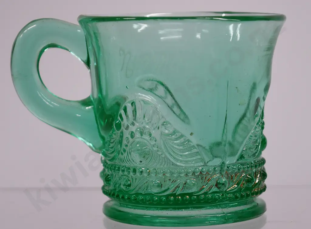 SOUVENIR URANIUM GLASS PIECES Image 1++