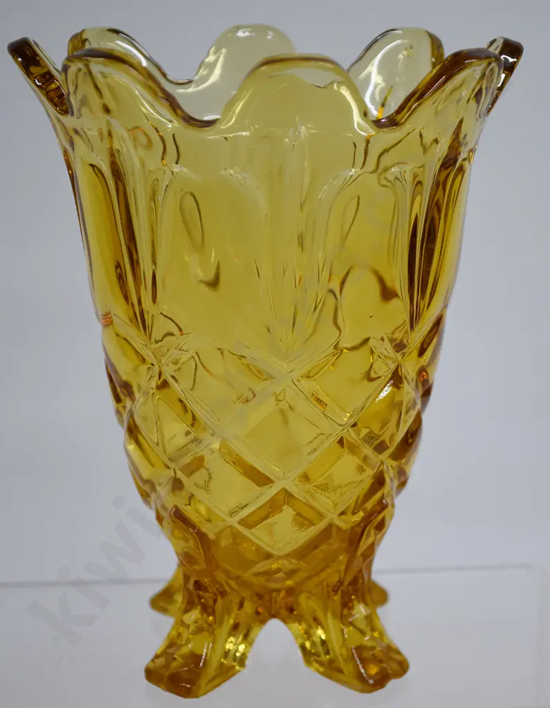 GROUP OF AMBER DEPRESSION GLASS VASES Image 1++