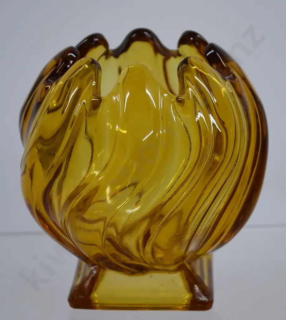 GROUP OF AMBER DEPRESSION GLASS VASES Image 1++