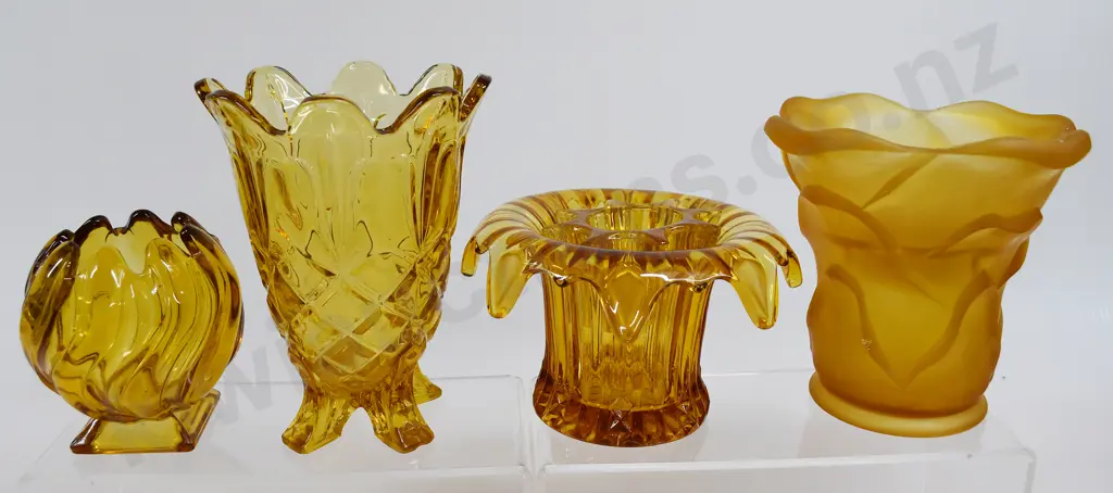 GROUP OF AMBER DEPRESSION GLASS VASES Image 1++