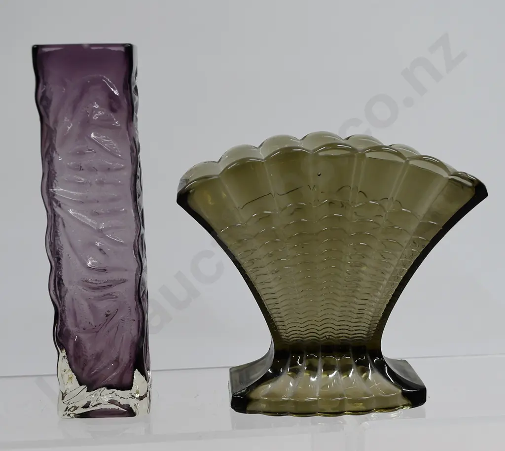 GROUP OF GLASS VASES & JUGS Image 1++