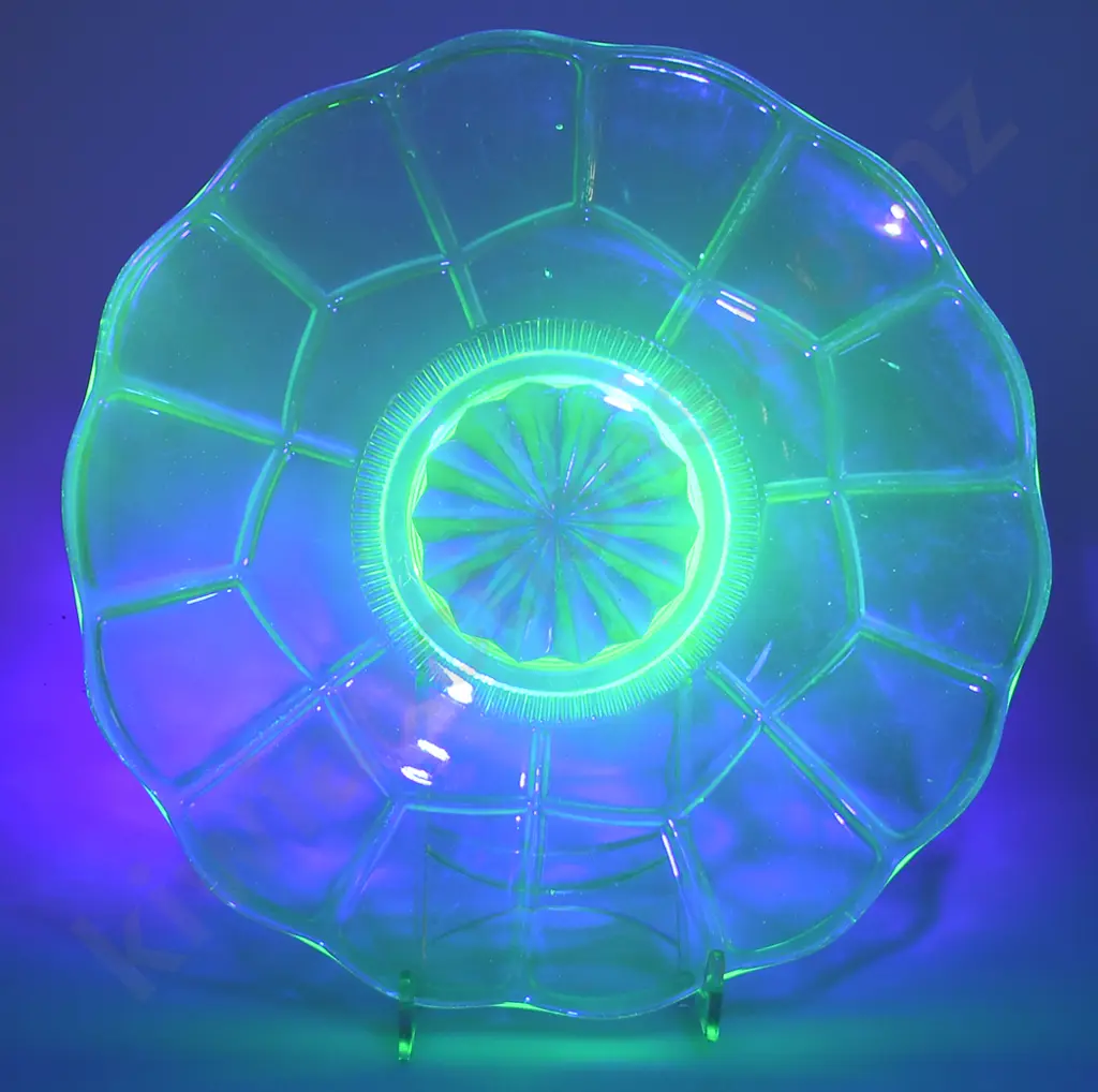 GROUP OF URANIUM GLASS WARES Image 1++