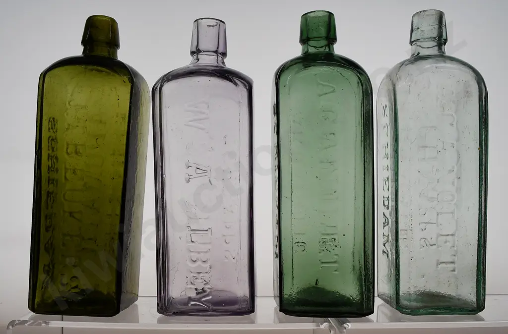 EMBOSSED AROMATIC SCHNAPPS Image 1++