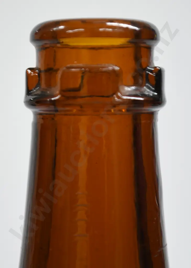 OVAL BRAND MCILRAITH WELLINGTON UNLISTED BEER Image 1++