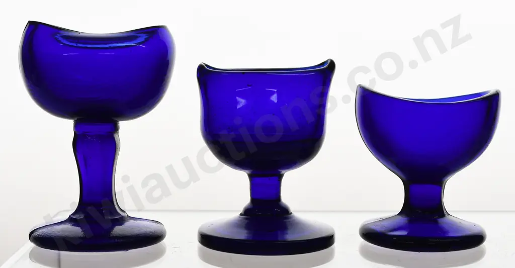 COLLECTION OF GLASS EYE BATHS Image 1++
