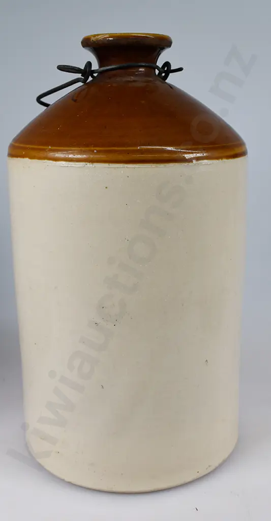KAURI WOODVILLE STONE JAR Image 1++