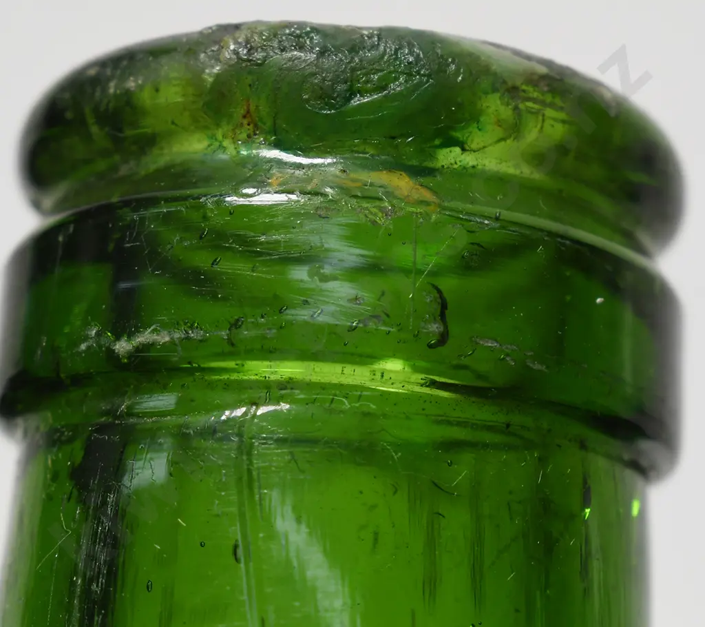 BARRY GISBORNE CROWN TOP BEER Image 1++