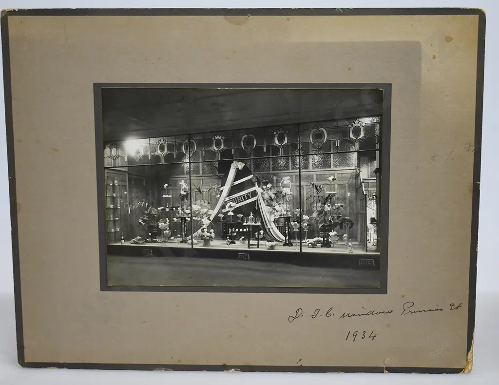 THOMSON DUNEDIN ORIGINAL PHOTOGRAPHS & CERTIFICATE Image 1++