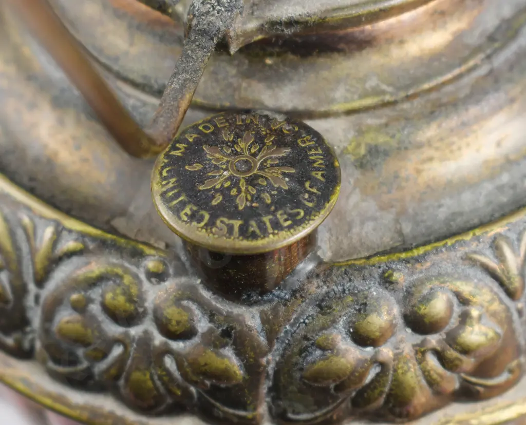 BRASS & GLASS KEROSENE LAMP Image 1++
