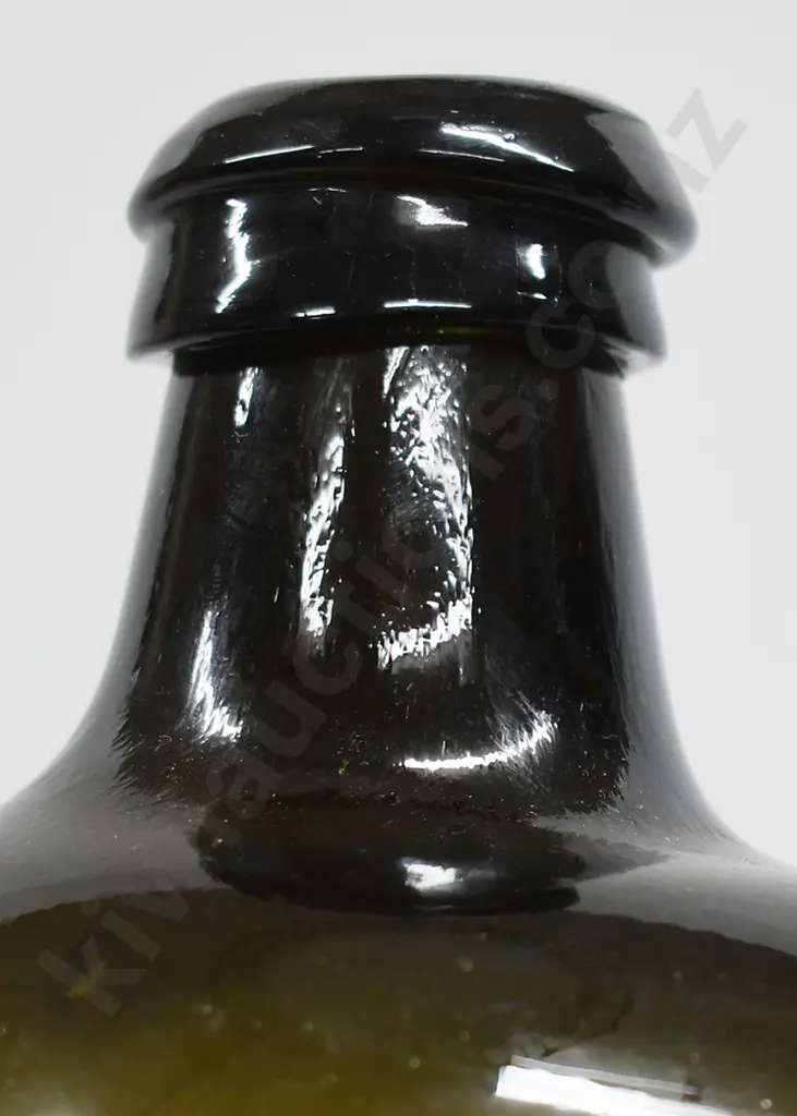 BLACK GLASS BOTTLE Image 1++