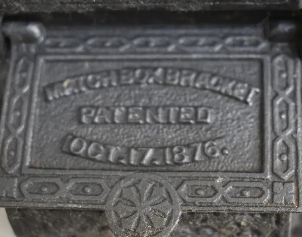 CAST IRON WALL MOUNTED MATCH BOX BRACKET Image 1++