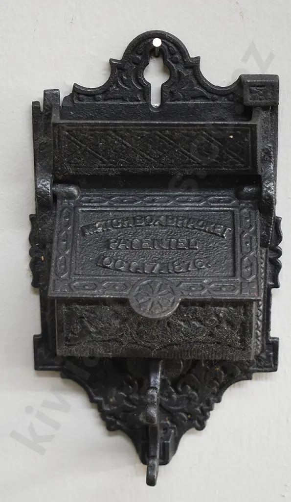 CAST IRON WALL MOUNTED MATCH BOX BRACKET Image 1++