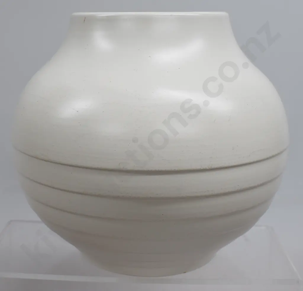 CROWN LYNN HAND POTTED VASE SHAPE 34 Image 1++
