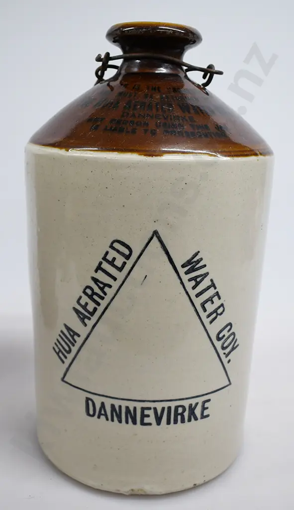 HUIA DANNEVIRKE STONE JAR Image 1++