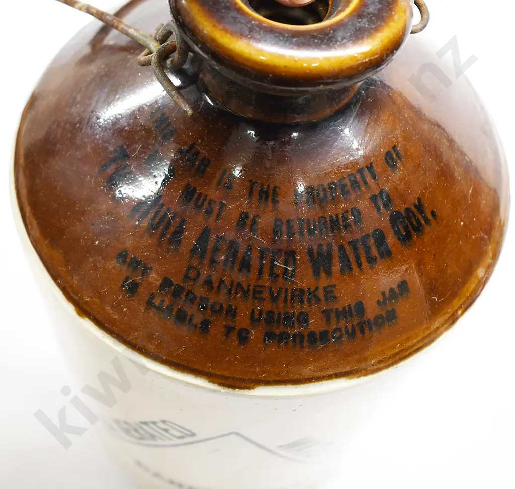 HUIA DANNEVIRKE STONE JAR Image 1++