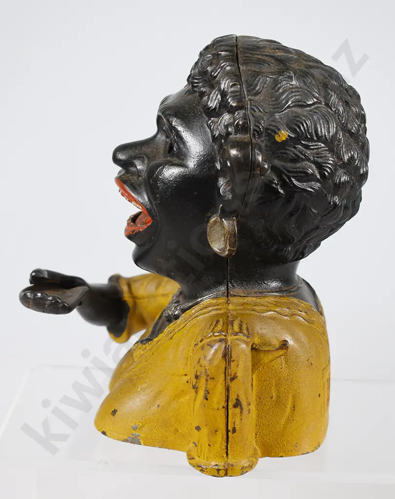 GREEDY DINAH MONEY BANK Image 1++