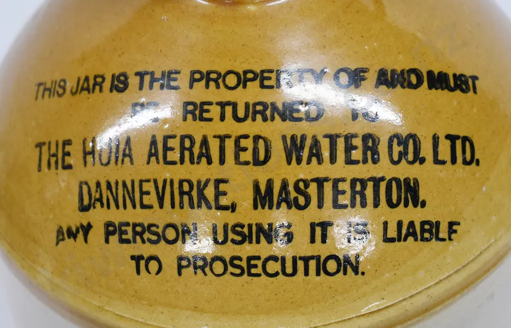 HUIA DANNEVIRKE- MASTERTON STONE JAR Image 1++
