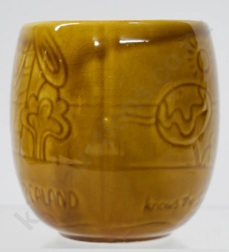 CROWN LYNN AIR NEW ZEALAND BEAKER Image 1++