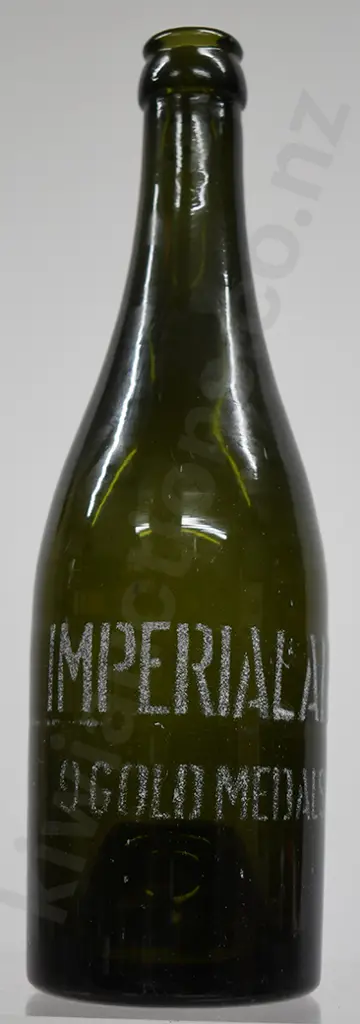 IMPERIAL ALE 9 GOLD MEDALS ETCHED CROWN TOP BEER Image 1++