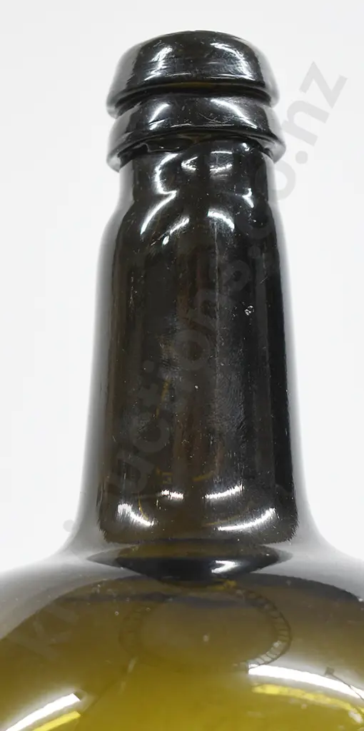 BLACK GLASS BOTTLE Image 1++