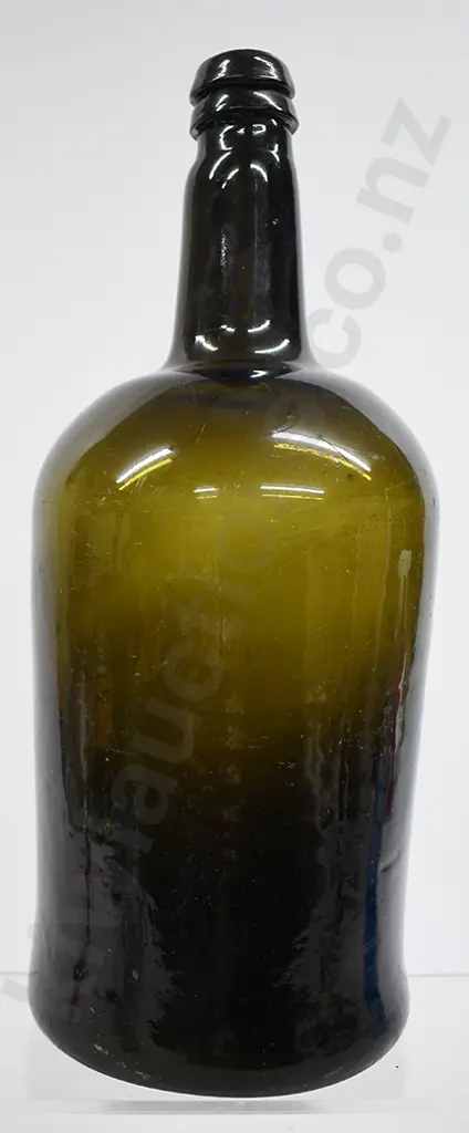BLACK GLASS BOTTLE Image 1++