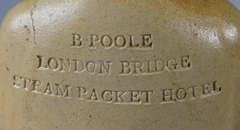 POOLE LONDON BRIDE HOTEL LONDON REFORM FLASK Image 1++