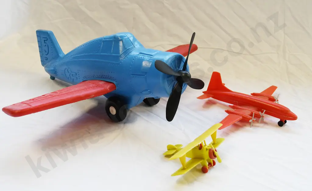 PLASTIC VINTAGE AIRPLANES Image 1++