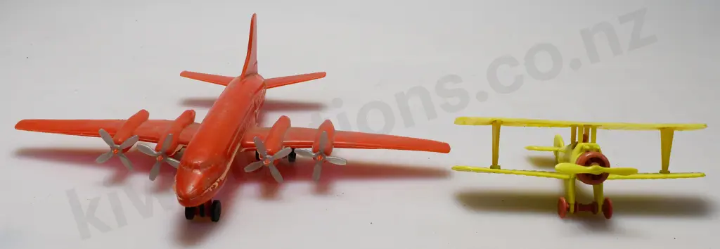 PLASTIC VINTAGE AIRPLANES Image 1++