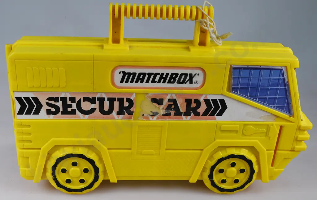 MATCHBOX SECURE CAR CASE WITH 14 MODELS Image 1++