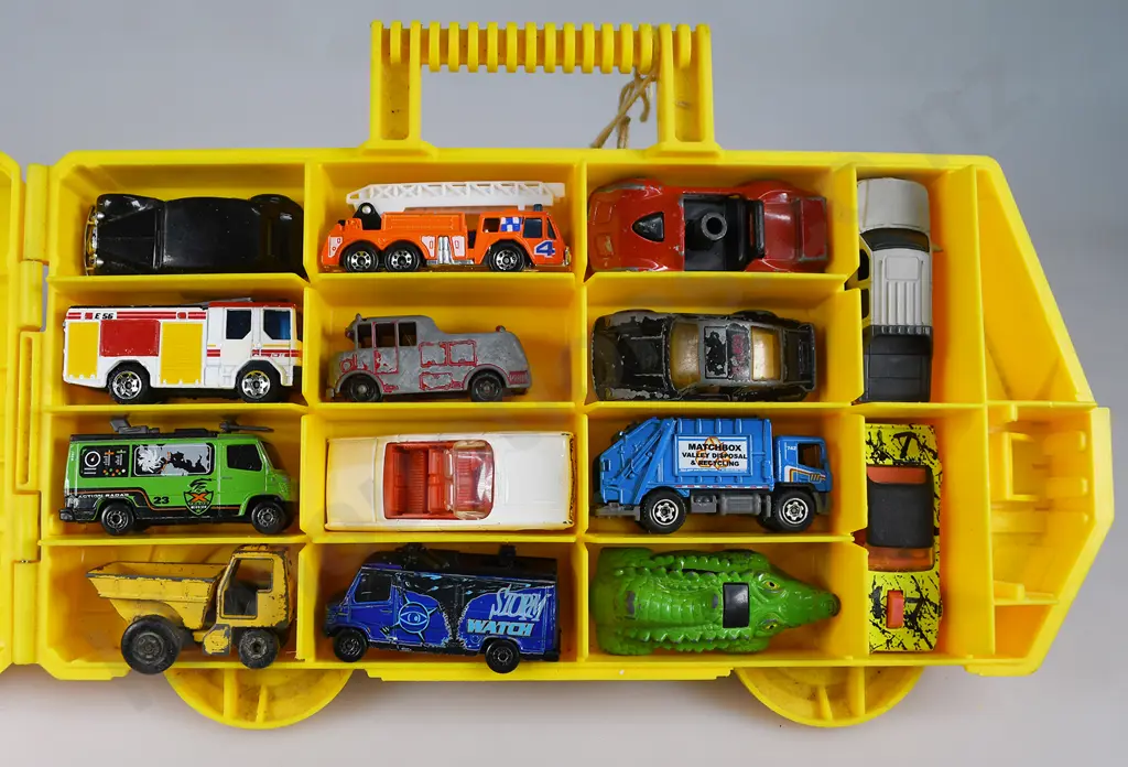 MATCHBOX SECURE CAR CASE WITH 14 MODELS Image 1++