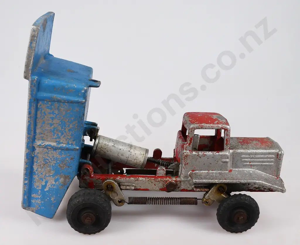 HYDRAULIC CAST DUMP TRUCK Image 1++