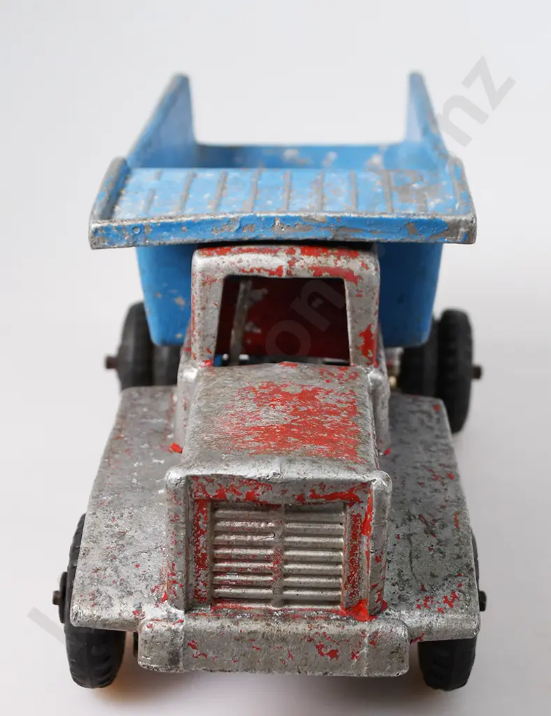 HYDRAULIC CAST DUMP TRUCK Image 1++