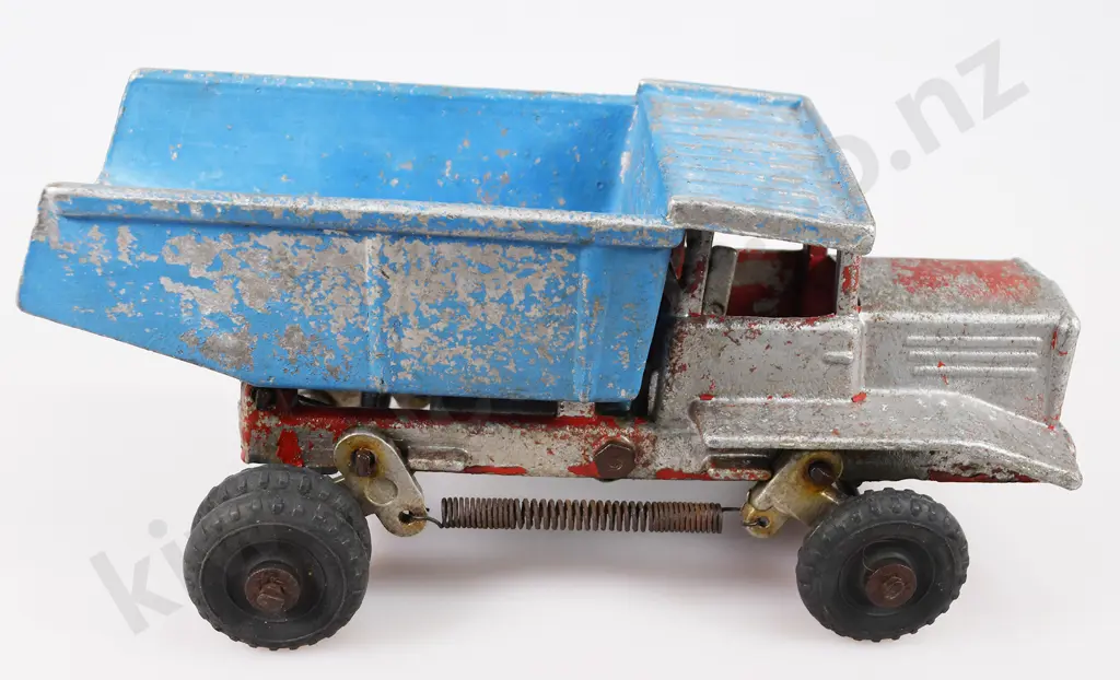 HYDRAULIC CAST DUMP TRUCK Image 1++