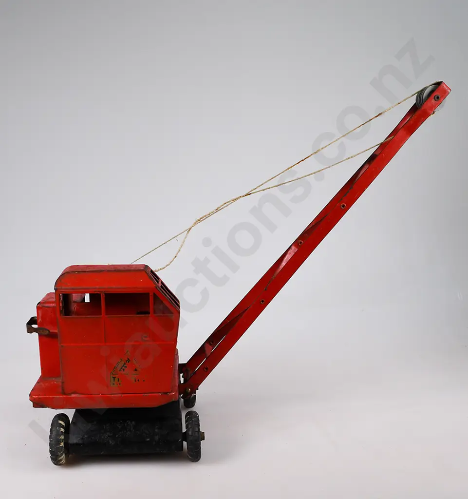 TRI-ANG RED CRANE Image 1++