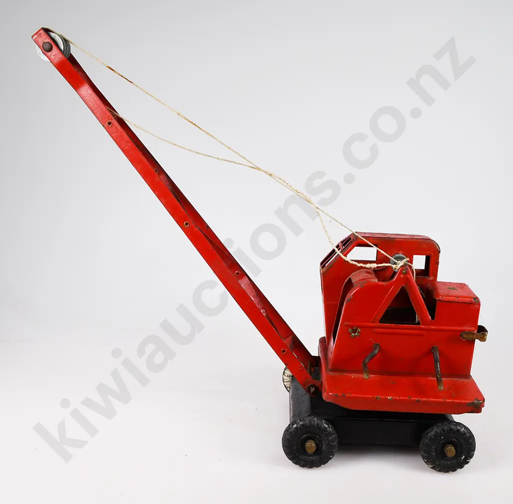 TRI-ANG RED CRANE Image 1++